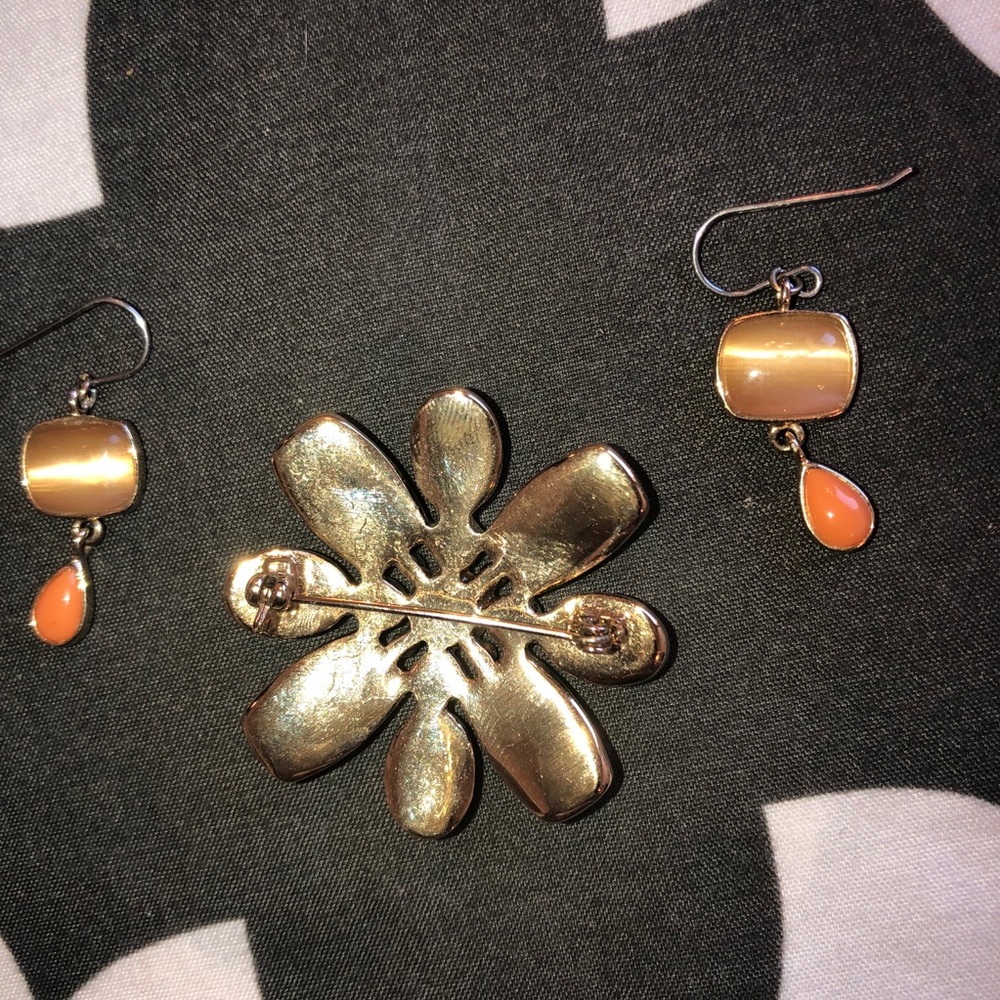 ⭐️ Matching dangle earring and broach set - Picture 2 of 3
